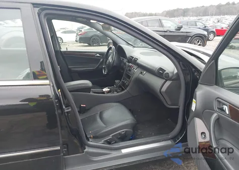 2003 Mercedes-Benz C 240 z USA, uszkodzony, nr VIN WDBRF81J13F427652